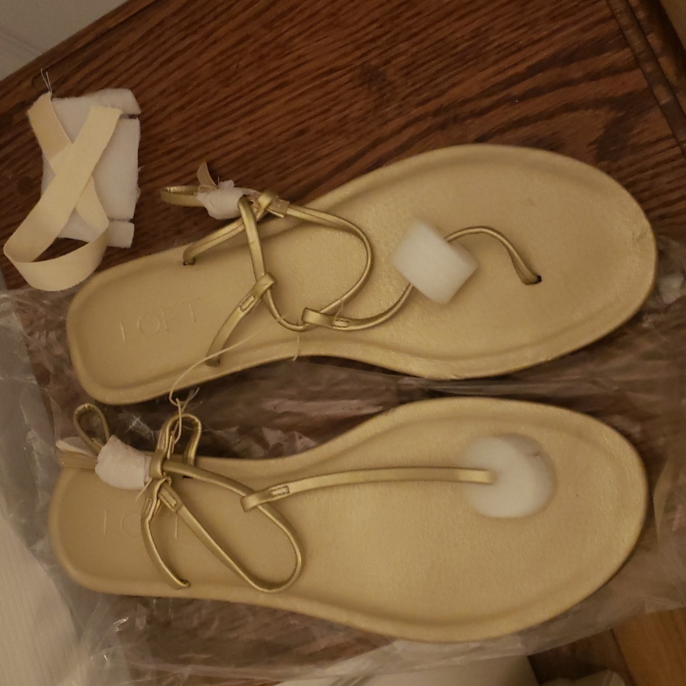 Ann Taylor Loft Skinny Strappy Thong Summer Gold Sandals - Women's Size 9
